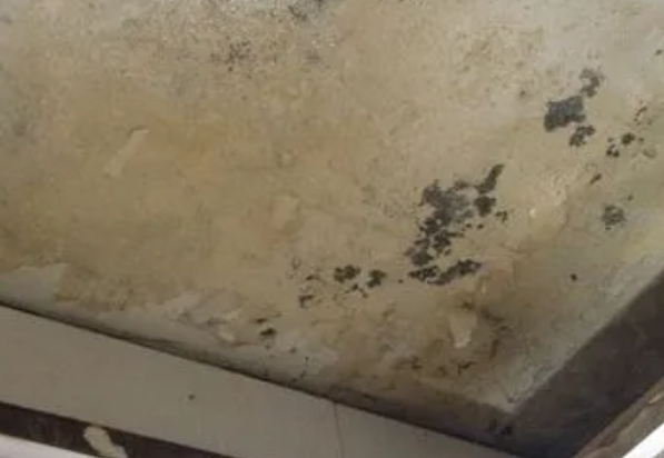汤旺河阳台漏水维修公司分享下汤旺河卫生间渗水维修需要注意哪些问题。